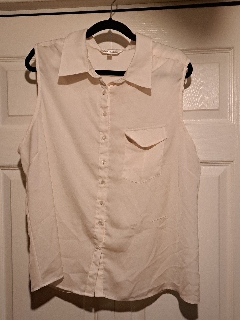 🌼Traditions-Sleeveless  Ladies Collared Button-Front Blouse in Cream Silky Soft